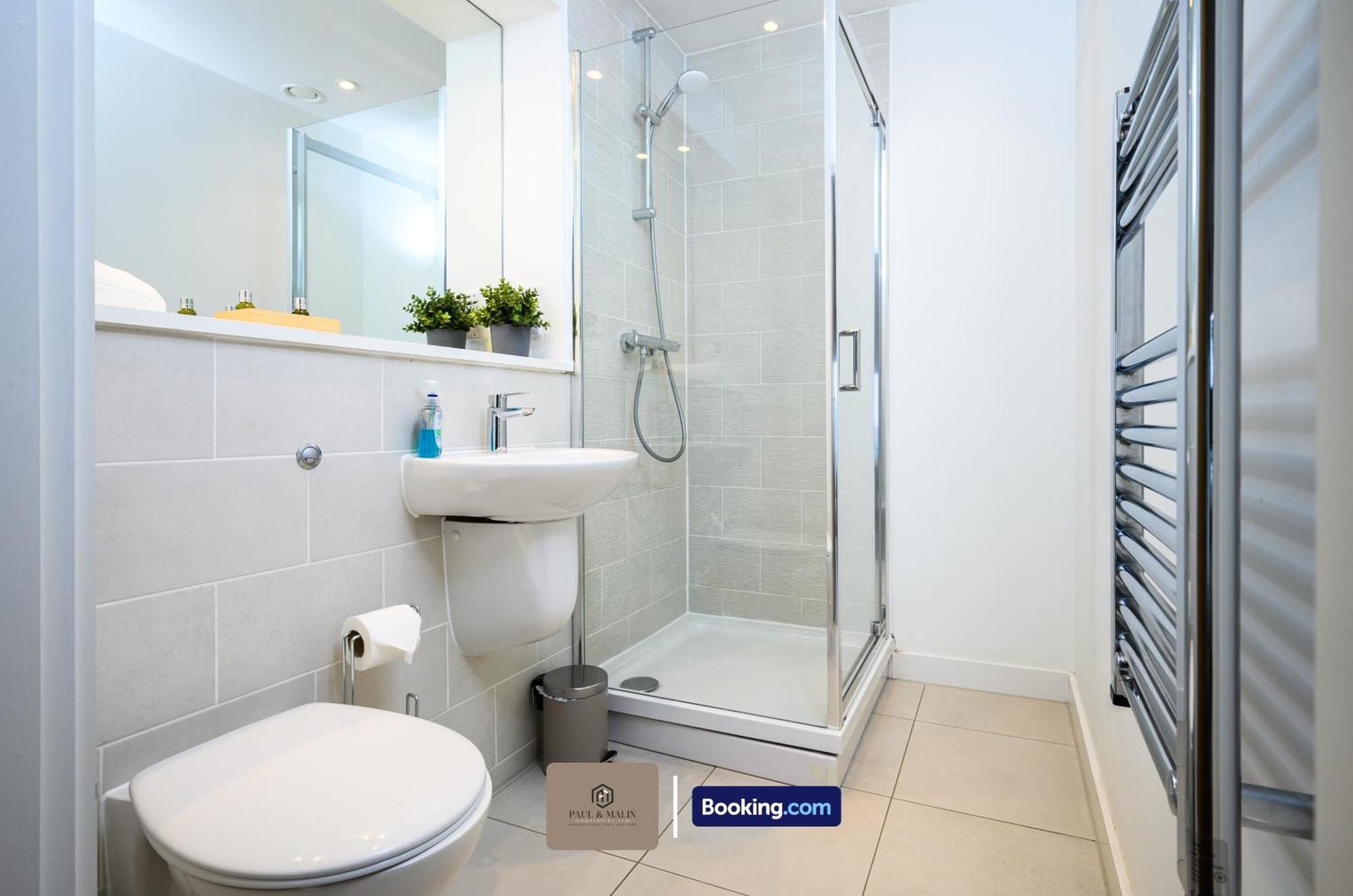 Apartamento 2 Bedroom By Paul & Malin Short Lets & Serviced Stretford With Free Wifi & Gym Access Manchester